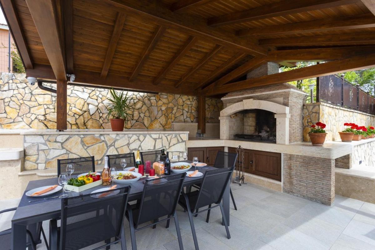 Villa Vita In Porec - Haus Fuer 6-8 Personen Kaštelir Buitenkant foto