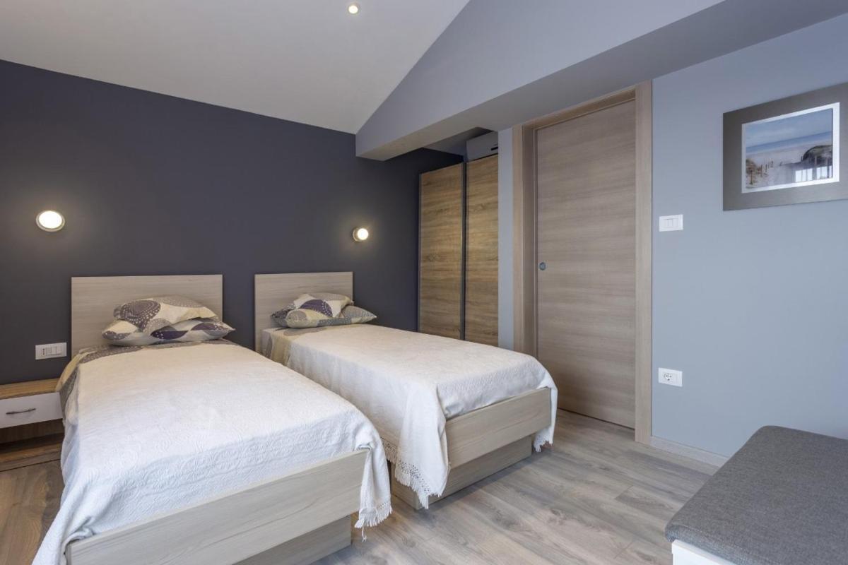 Villa Vita In Porec - Haus Fuer 6-8 Personen Kaštelir Buitenkant foto