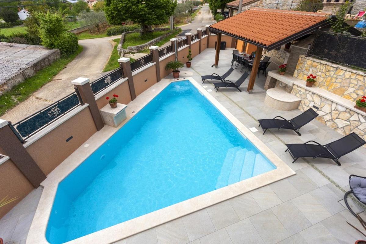 Villa Vita In Porec - Haus Fuer 6-8 Personen Kaštelir Buitenkant foto