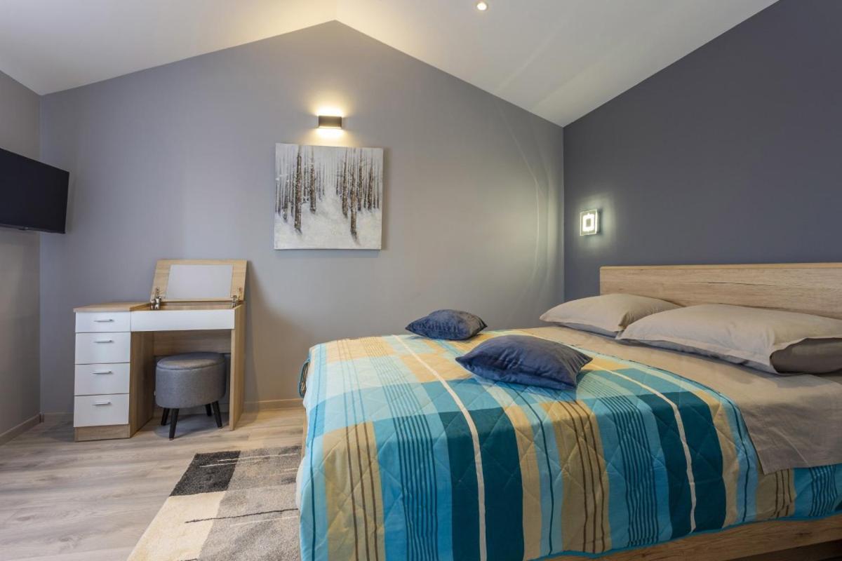 Villa Vita In Porec - Haus Fuer 6-8 Personen Kaštelir Buitenkant foto