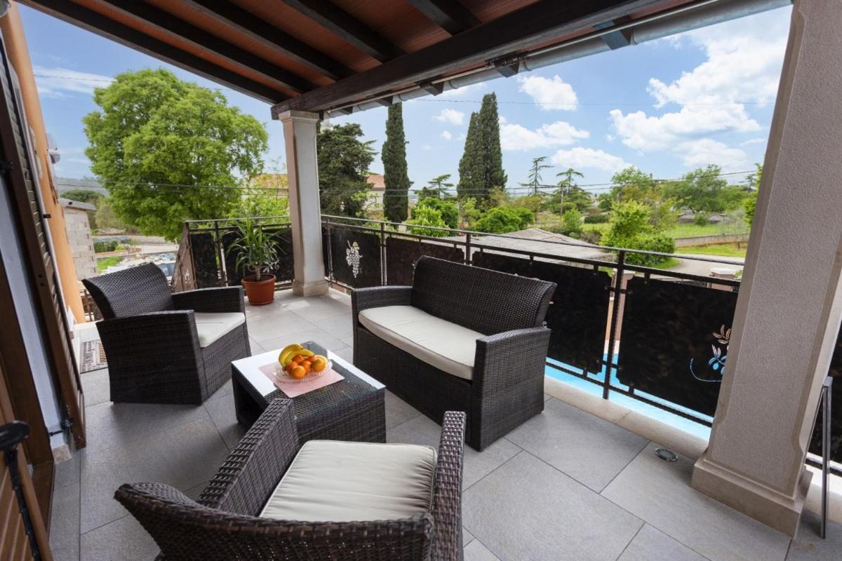Villa Vita In Porec - Haus Fuer 6-8 Personen Kaštelir Buitenkant foto